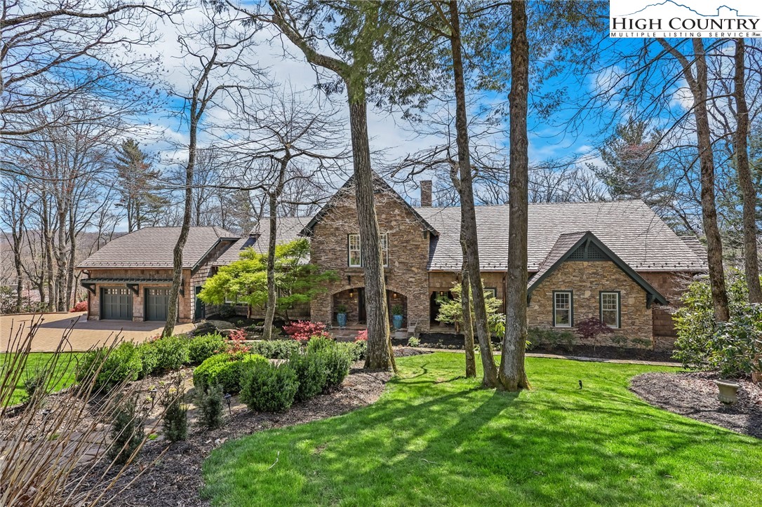 Blowing Rock, North Carolina 28605, United States, 5 Bedrooms Bedrooms, ,7 BathroomsBathrooms,Residential,Active,130011