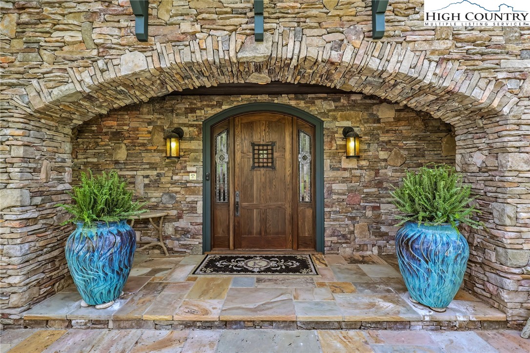 Blowing Rock, North Carolina 28605, United States, 5 Bedrooms Bedrooms, ,7 BathroomsBathrooms,Residential,Active,130011