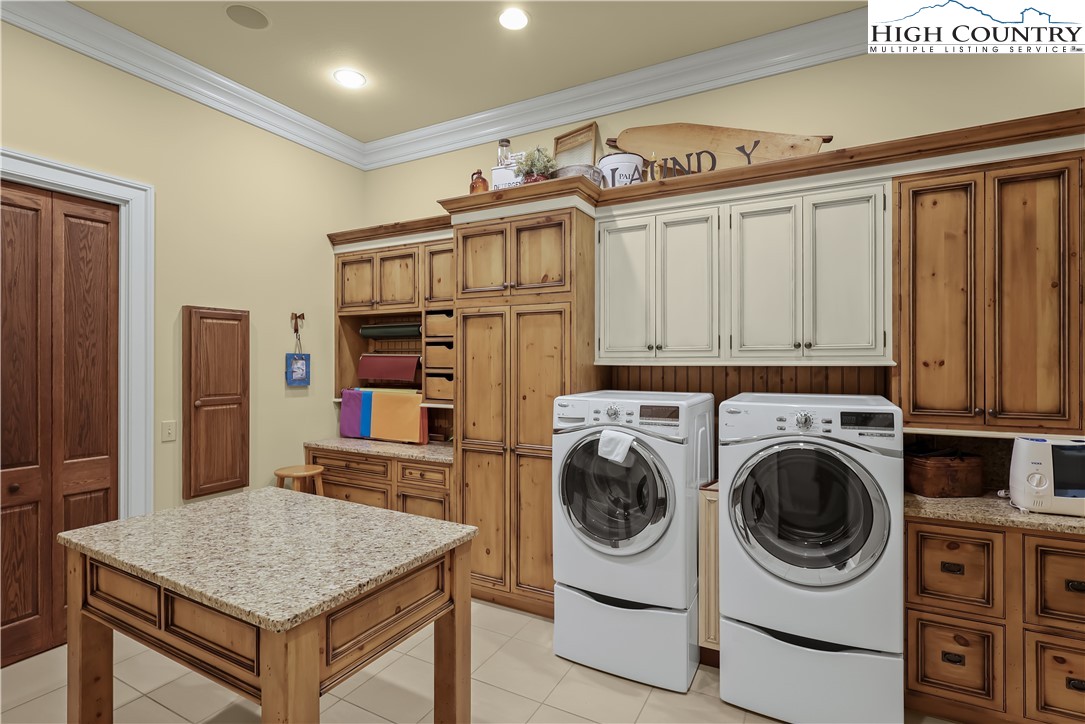 Blowing Rock, North Carolina 28605, United States, 5 Bedrooms Bedrooms, ,7 BathroomsBathrooms,Residential,Active,130011