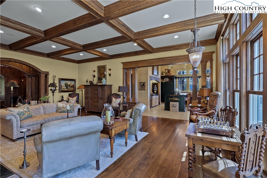 Blowing Rock, North Carolina 28605, United States, 5 Bedrooms Bedrooms, ,7 BathroomsBathrooms,Residential,Active,130011