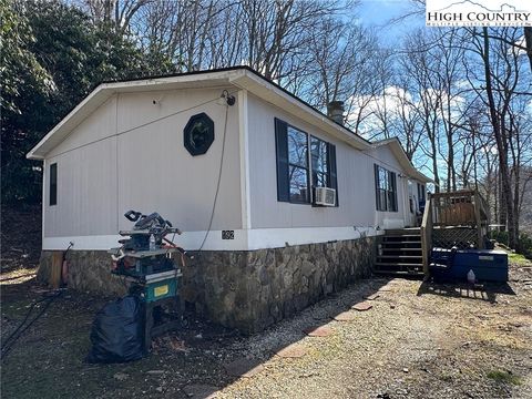 Photo of 192 Ski Crest Park Drive, Blowing Rock, NC 28605 (MLS # 260486)