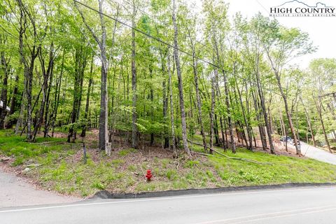 Photo of 508 Charter Hills Road, Beech Mountain, NC 28604 (MLS # 256068)