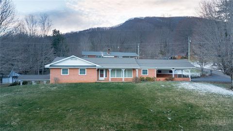 Photo of 119 Forest Hill Dr Dr, West Jefferson, NC 28694 (MLS # 261107)