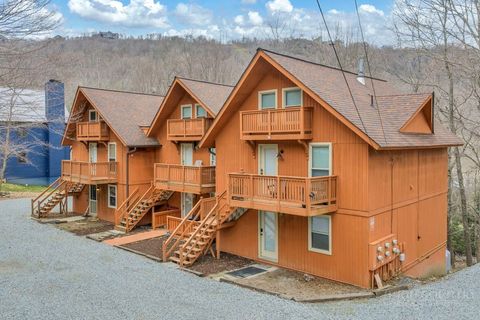 Photo of 102 Skiview Lane #2, Beech Mountain, NC 28604 (MLS # 261194)