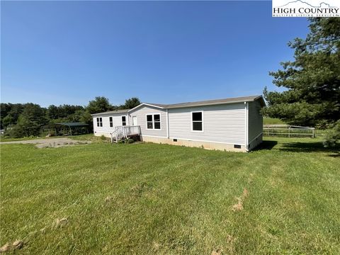 Photo of 94 Crestview Lane, Ennice, NC 28623 (MLS # 256564) Photo of 94 Crestview Lane, Ennice, NC 28623 (MLS # 256564)