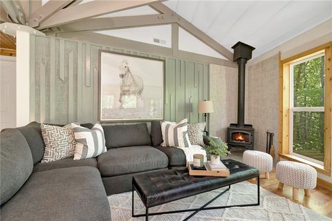 Photo of 125 Pond Creek Road, Beech Mountain, NC 28604 (MLS # 261579)