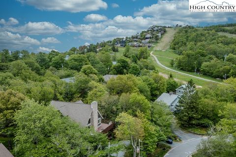 Photo of 130 Skiway Circle Cir, Beech Mountain, NC 28604 (MLS # 258333)