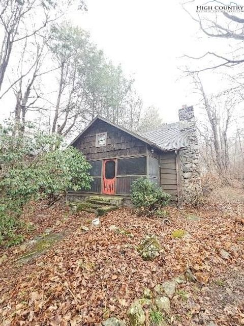 Photo of 10884 Nc Highway 105 Highway, Banner Elk, NC 28604 (MLS # 256193)