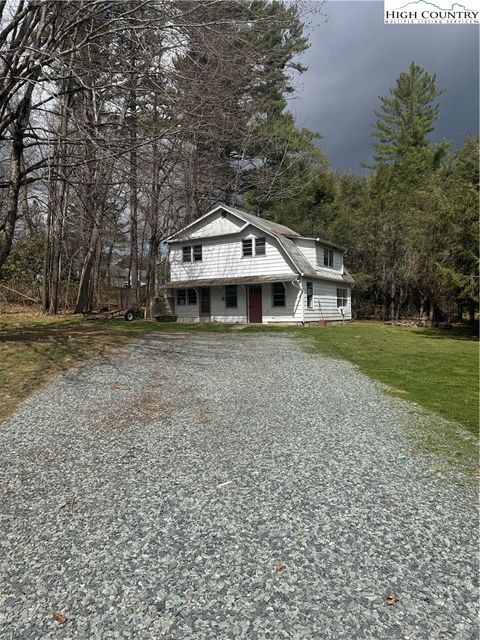 Photo of 633 Cranberry Street, Newland, NC 28657 (MLS # 260457)