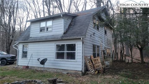 Photo of 633 Cranberry Street, Newland, NC 28657 (MLS # 260457)