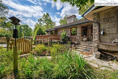 Photo of 955 Dogwood, Boone, NC 28607 (MLS # 258411)