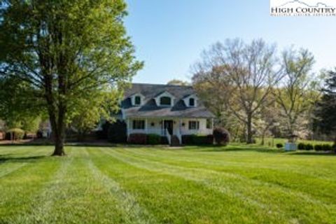 Photo of 906 Long Hill Road, Pilot Mountain, NC 27030 (MLS # 254595) Photo of 906 Long Hill Road, Pilot Mountain, NC 27030 (MLS # 254595)