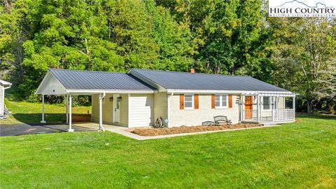 Photo of 608 Mountain Avenue Ave, West Jefferson, NC 28694 (MLS # 258129)