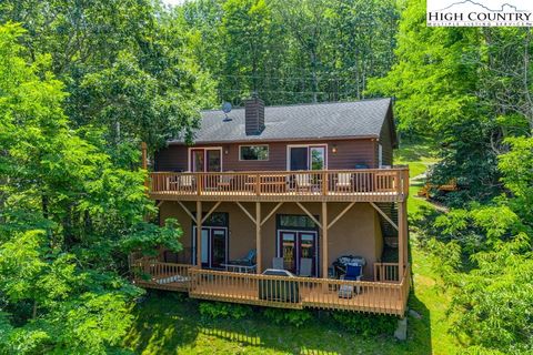 Photo of 404 Running Deer Trail, Boone, NC 28607 (MLS # 256648)