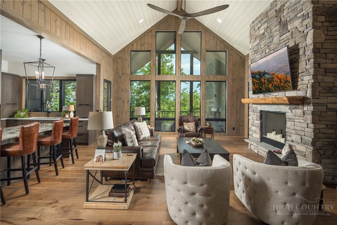 228 Lobelia Lane
