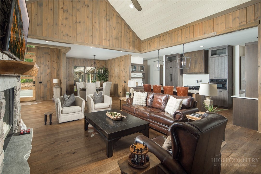 228 Lobelia Lane