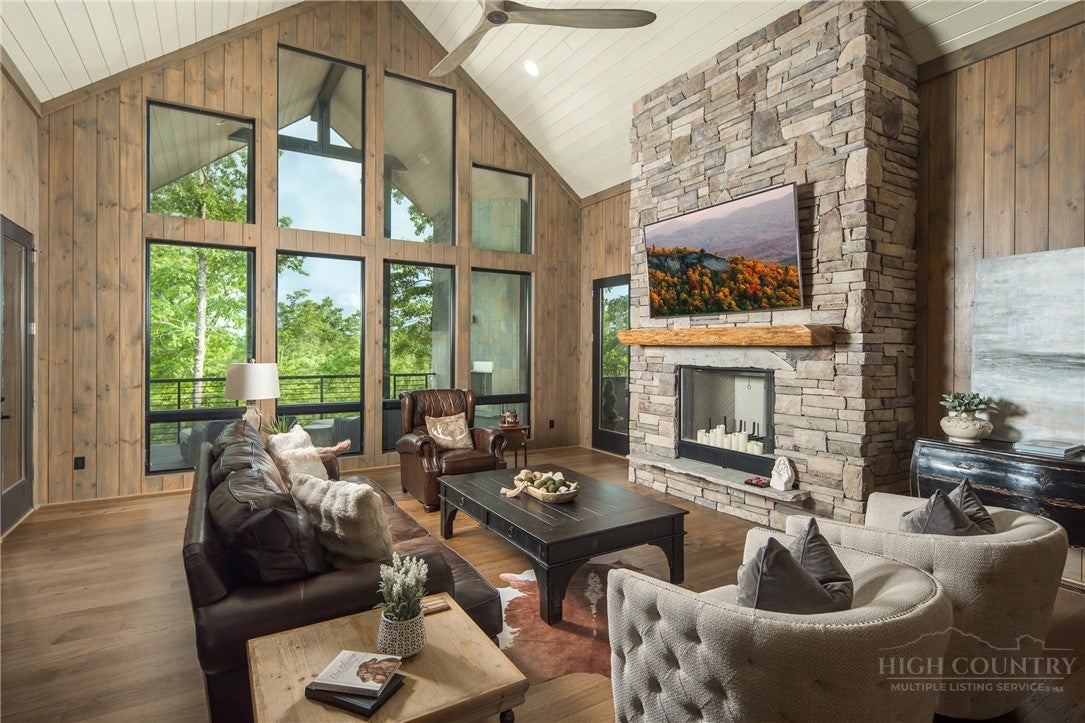 228 Lobelia Lane