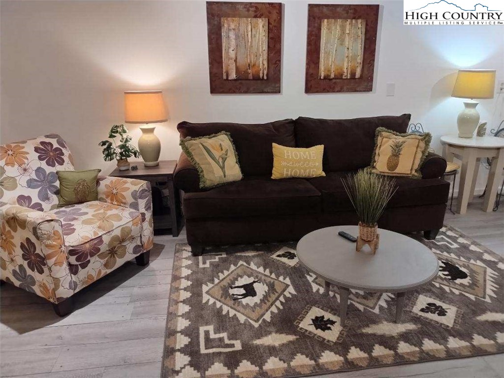 Banner Elk, North Carolina 28604, United States, ,1 BathroomBathrooms,Residential,Active,117638