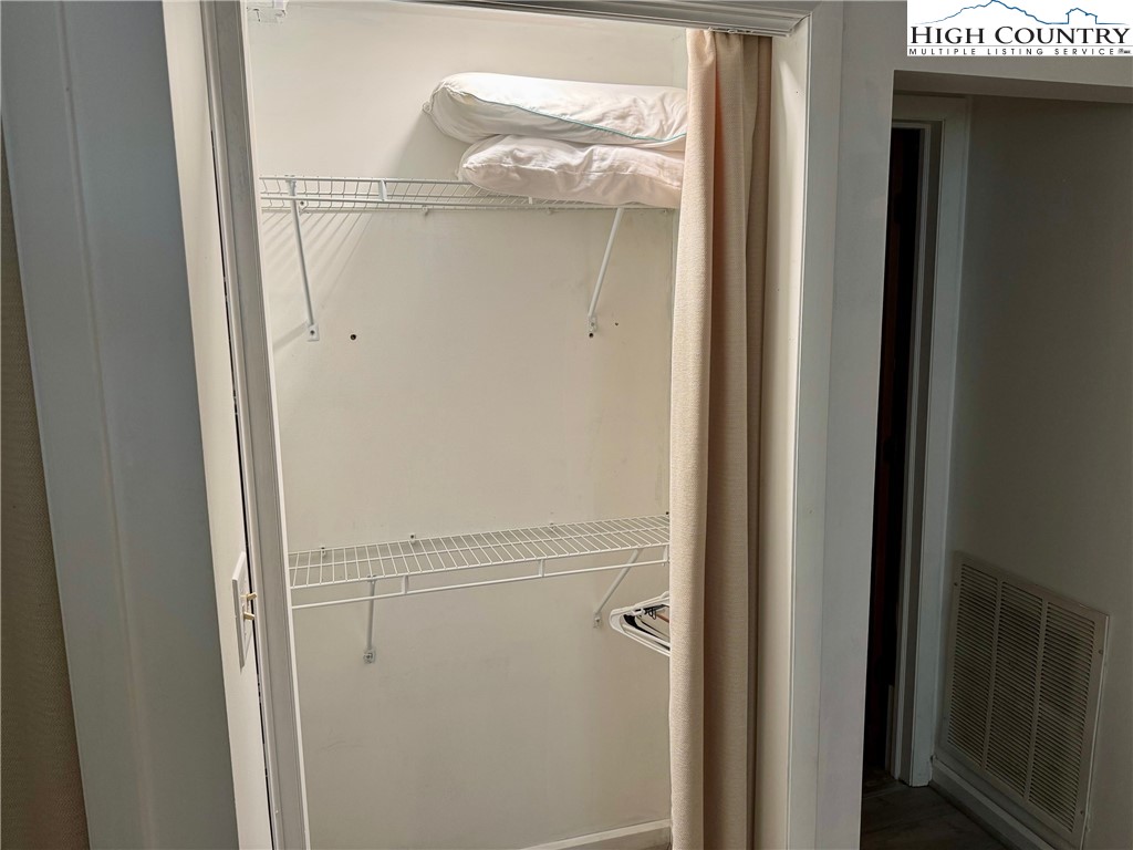 Banner Elk, North Carolina 28604, United States, ,1 BathroomBathrooms,Residential,Active,117638