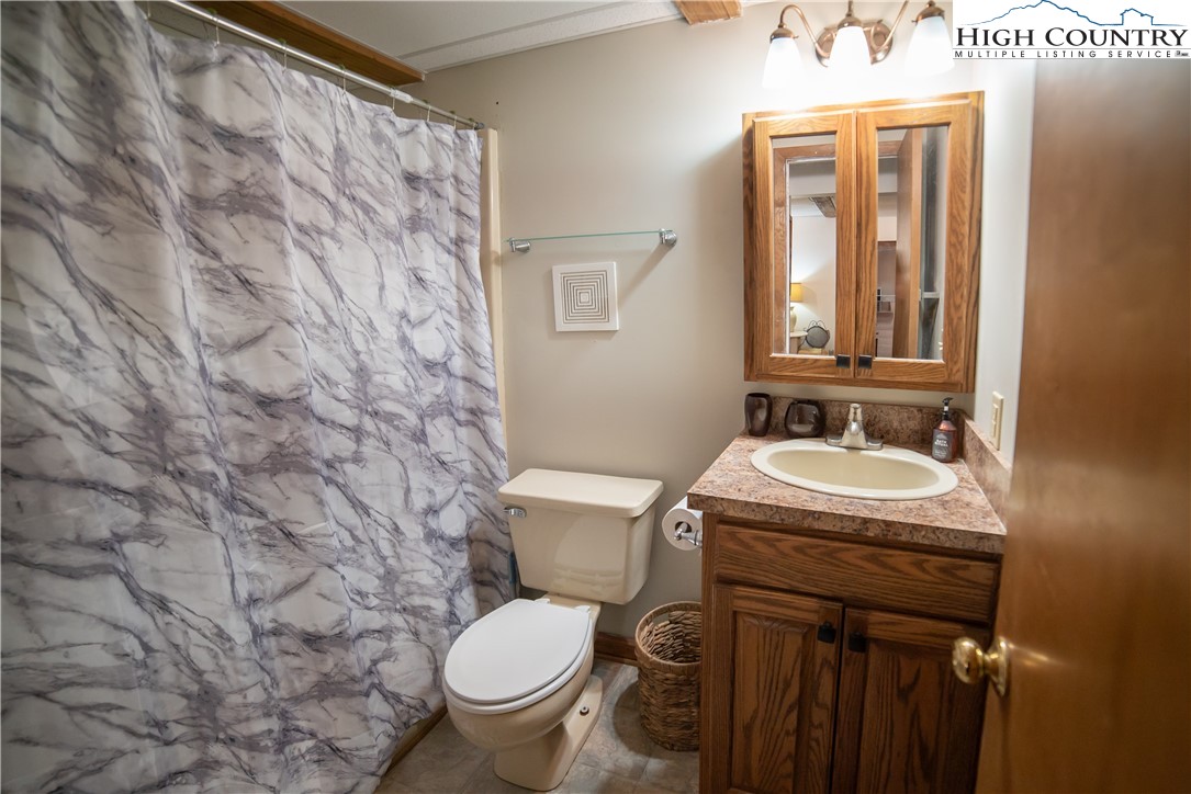 Banner Elk, North Carolina 28604, United States, ,1 BathroomBathrooms,Residential,Active,117638