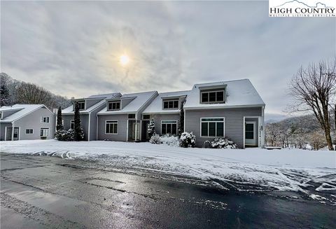 Photo of 206 Mountain Club Drive #E3, Vilas, NC 28692 (MLS # 259305)