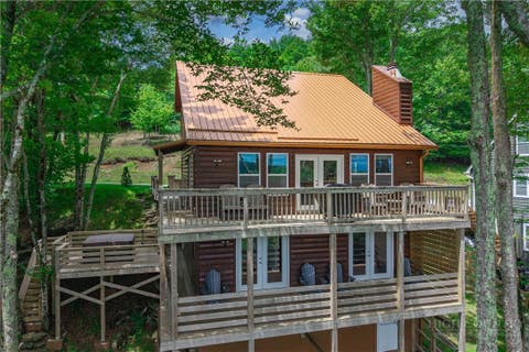 Photo of 108 Windridge Road, Beech Mountain, NC 28604 (MLS # 263005)