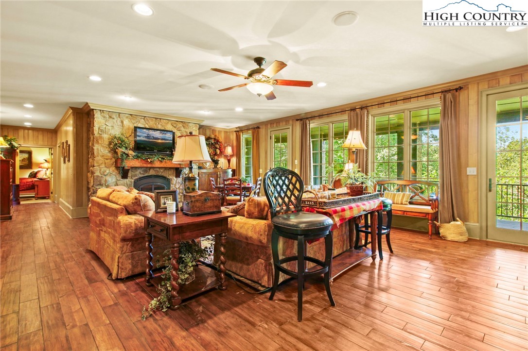 Boone, North Carolina 28607, United States, 4 Bedrooms Bedrooms, ,6 BathroomsBathrooms,Residential,Active,118334