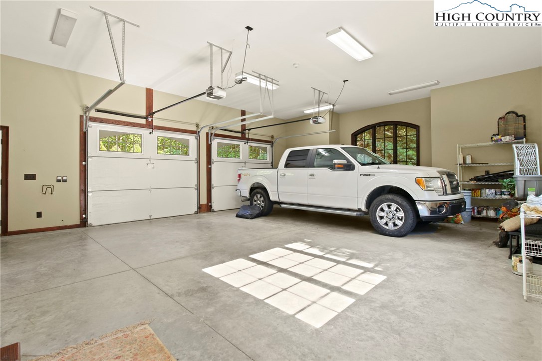 Boone, North Carolina 28607, United States, 4 Bedrooms Bedrooms, ,6 BathroomsBathrooms,Residential,Active,118334