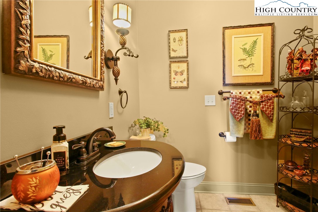 Boone, North Carolina 28607, United States, 4 Bedrooms Bedrooms, ,6 BathroomsBathrooms,Residential,Active,118334