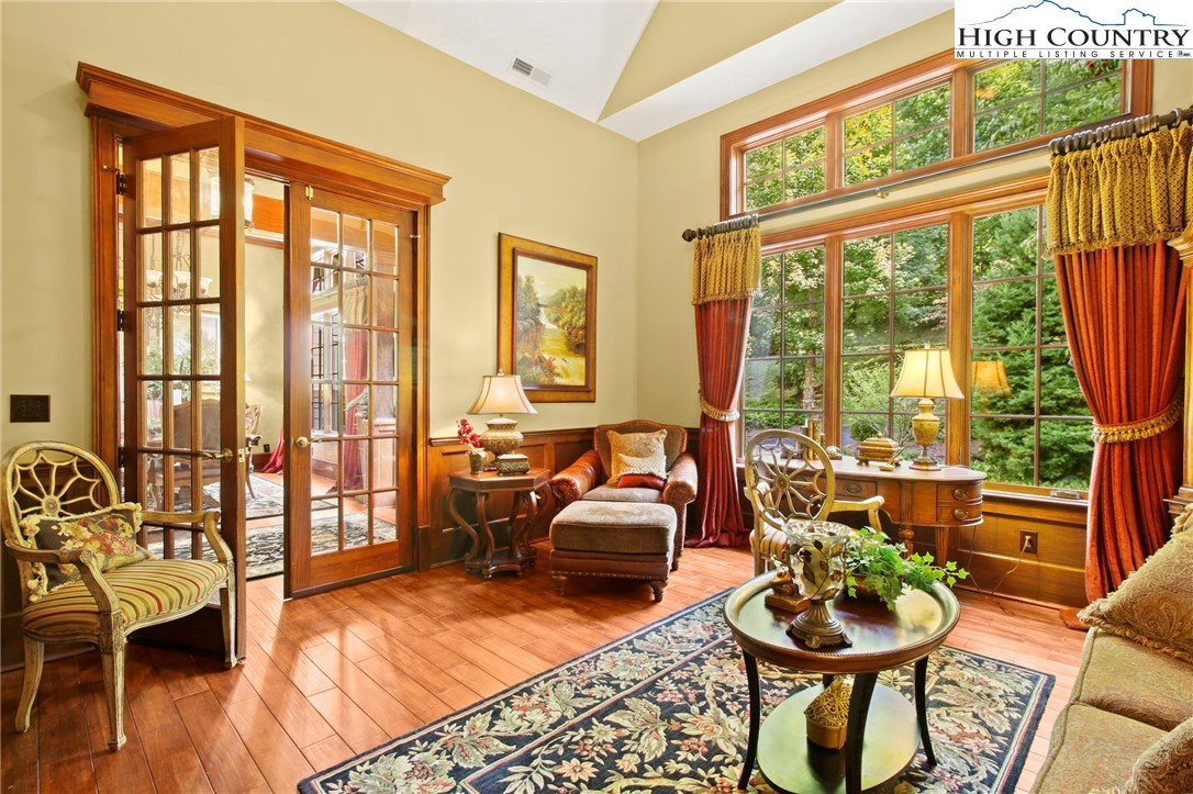 Boone, North Carolina 28607, United States, 4 Bedrooms Bedrooms, ,6 BathroomsBathrooms,Residential,Active,118334