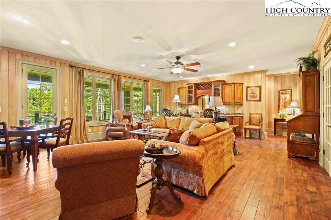 Boone, North Carolina 28607, United States, 4 Bedrooms Bedrooms, ,6 BathroomsBathrooms,Residential,Active,118334