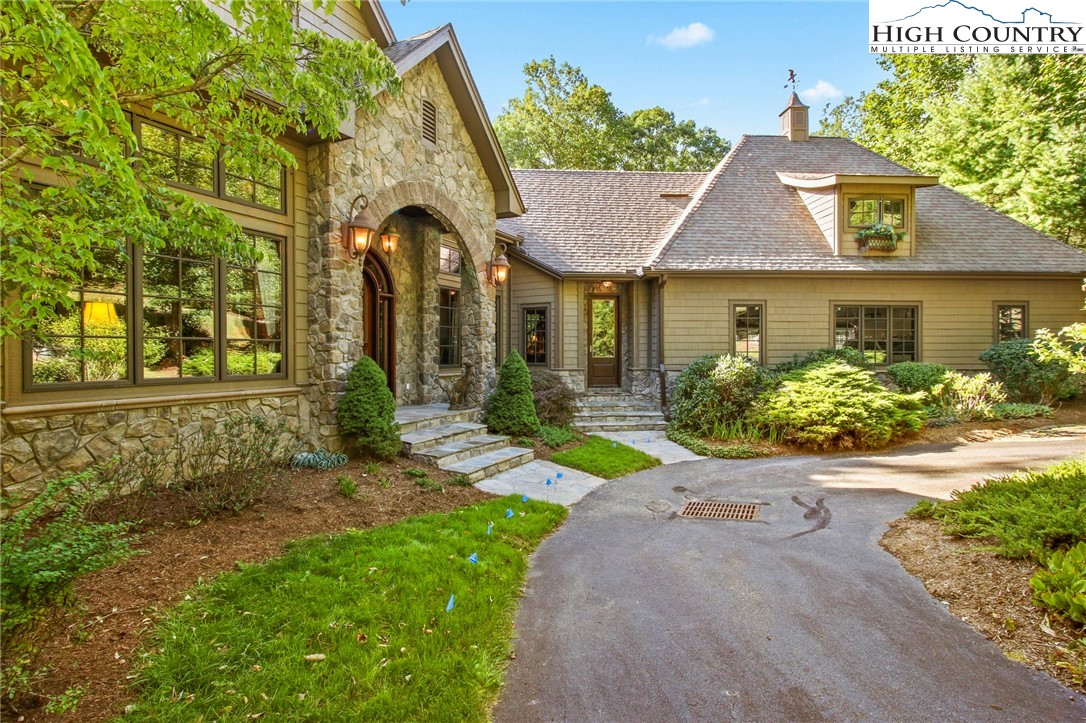 Boone, North Carolina 28607, United States, 4 Bedrooms Bedrooms, ,6 BathroomsBathrooms,Residential,Active,118334