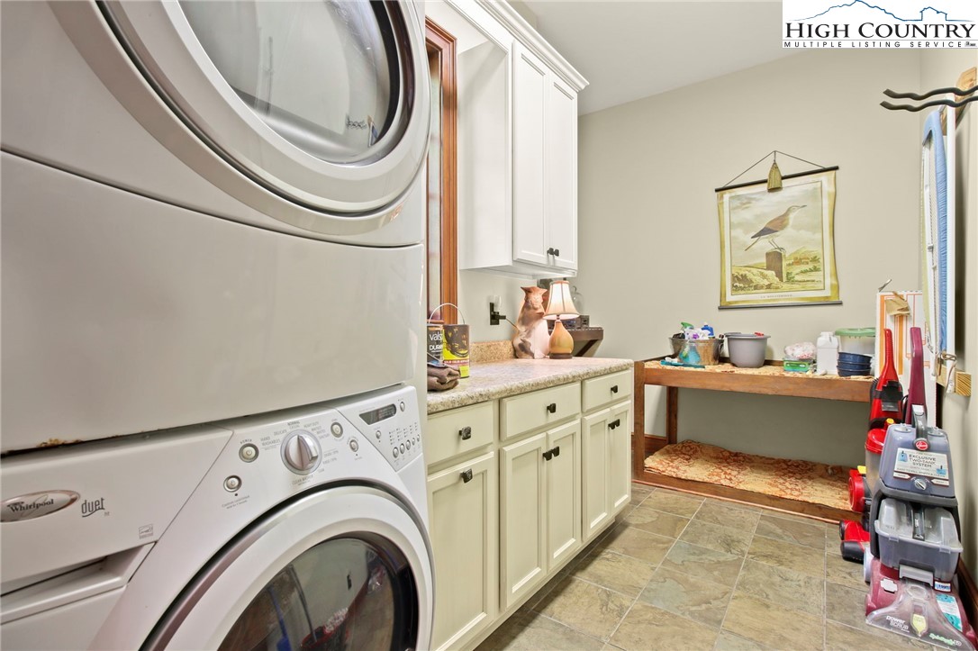 Boone, North Carolina 28607, United States, 4 Bedrooms Bedrooms, ,6 BathroomsBathrooms,Residential,Active,118334