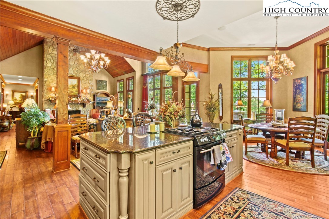 Boone, North Carolina 28607, United States, 4 Bedrooms Bedrooms, ,6 BathroomsBathrooms,Residential,Active,118334