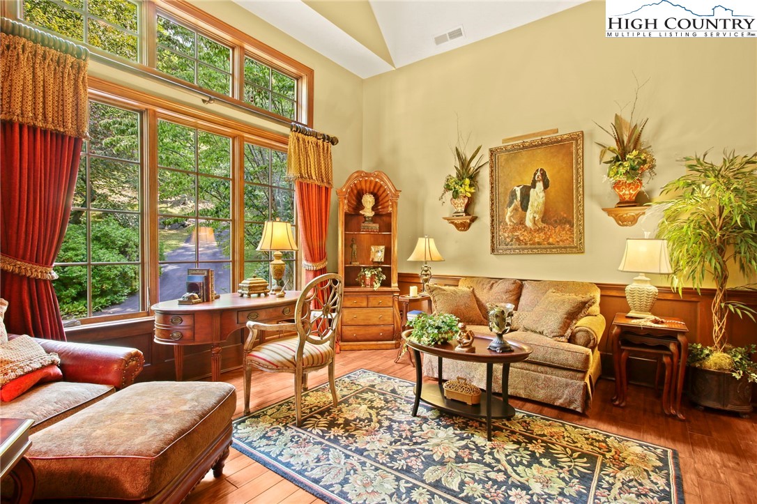 Boone, North Carolina 28607, United States, 4 Bedrooms Bedrooms, ,6 BathroomsBathrooms,Residential,Active,118334