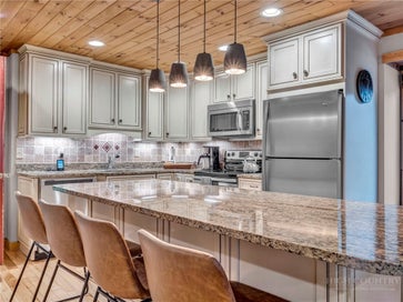 388 Skyleaf Drive B11 Sugar Mountain NC 28604
