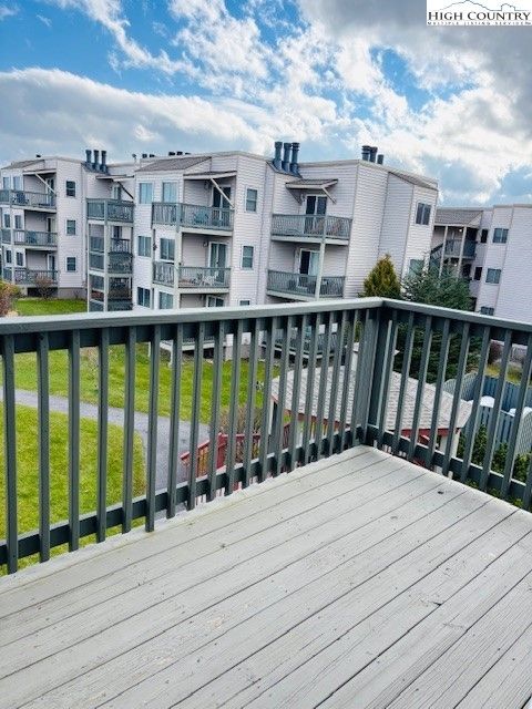 Photo of 301 Pinnacle Inn Road #4301, Beech Mountain, NC 28604 (MLS # 259017)