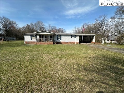 Photo of 206 SW 6th Street, Taylorsville, NC 28681 (MLS # 260221)