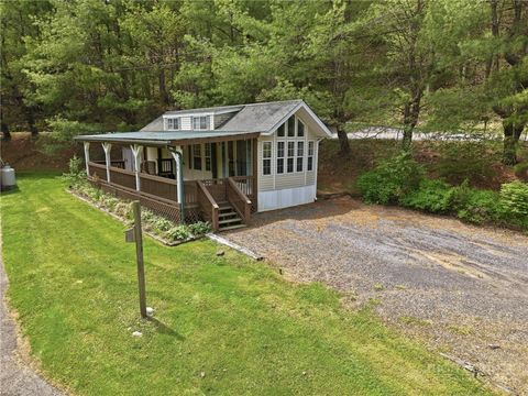 Photo of 108 Finch Way, West Jefferson, NC 28694 (MLS # 261877)
