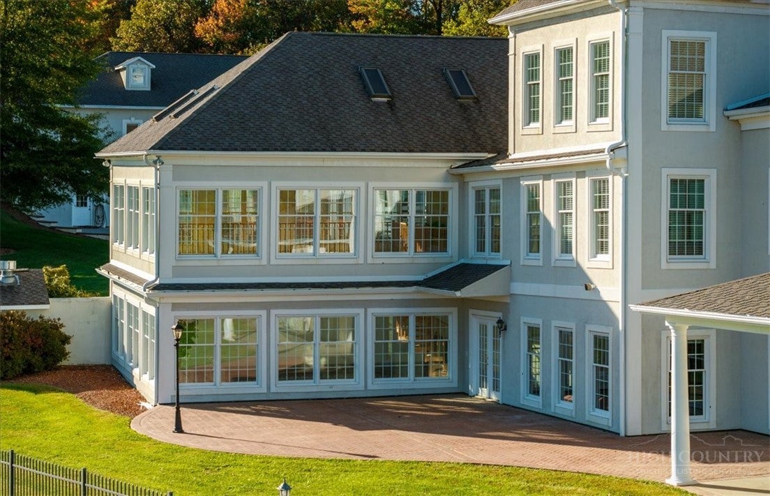 755 Grandview Drive