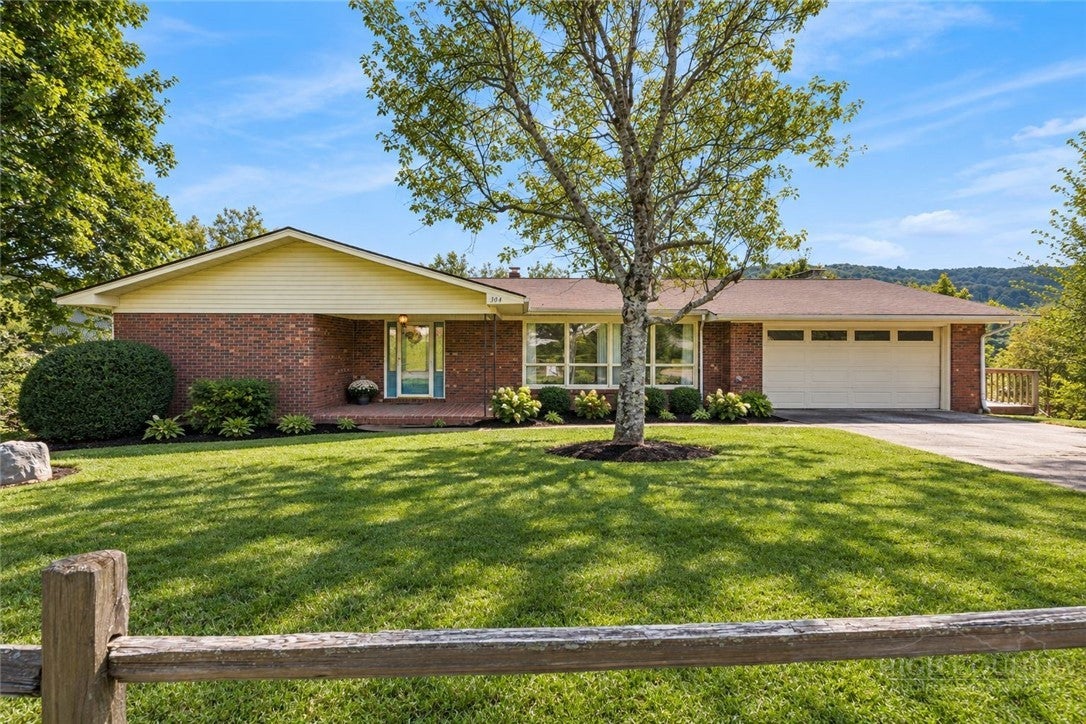 304 Evergreen. Lane