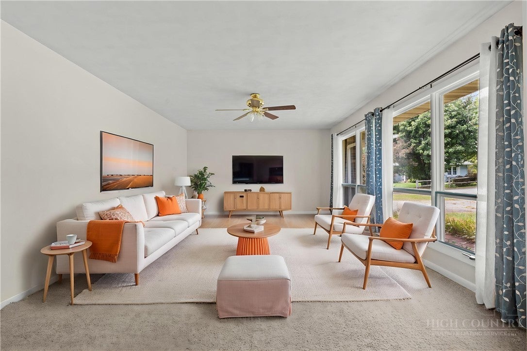 304 Evergreen. Lane