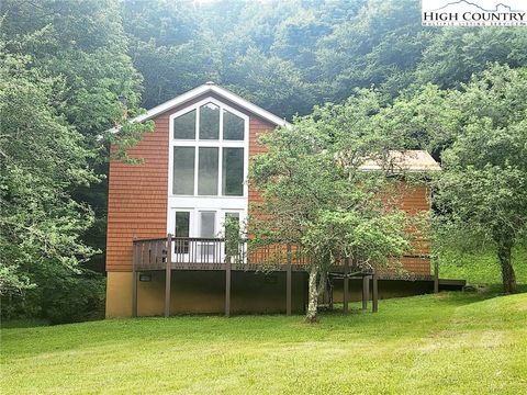 Photo of 137 Woodland Springs Lane, Boone, NC 28607 (MLS # 250417)