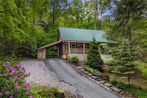 Photo of 110 Forest Run, Sugar Mountain, NC 28604 (MLS # 261631)