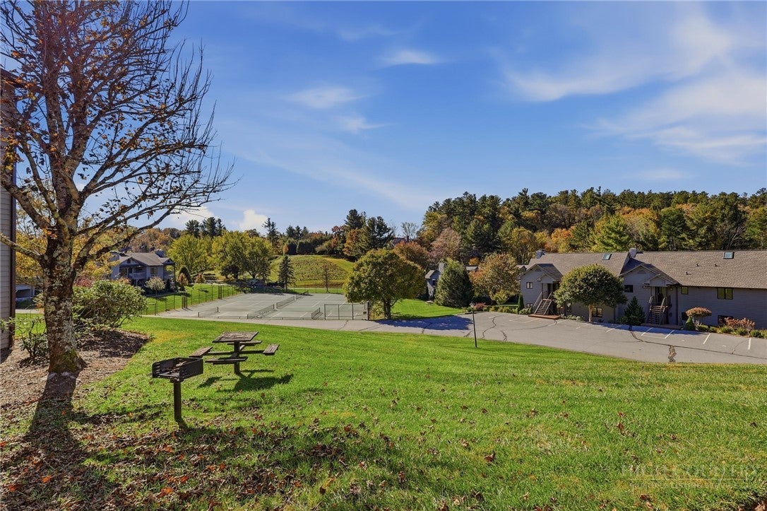 862 Chetola Lake Drive Finch #1