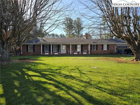 Photo of 168/1685 Highland Hill Drive, Jefferson, NC 28640 (MLS # 260686)
