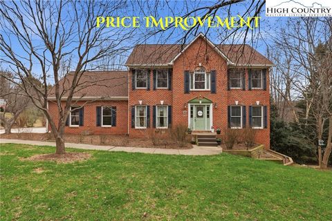 Photo of 2027 Fairview Circle, Wilkesboro, NC 28697 (MLS # 260283)