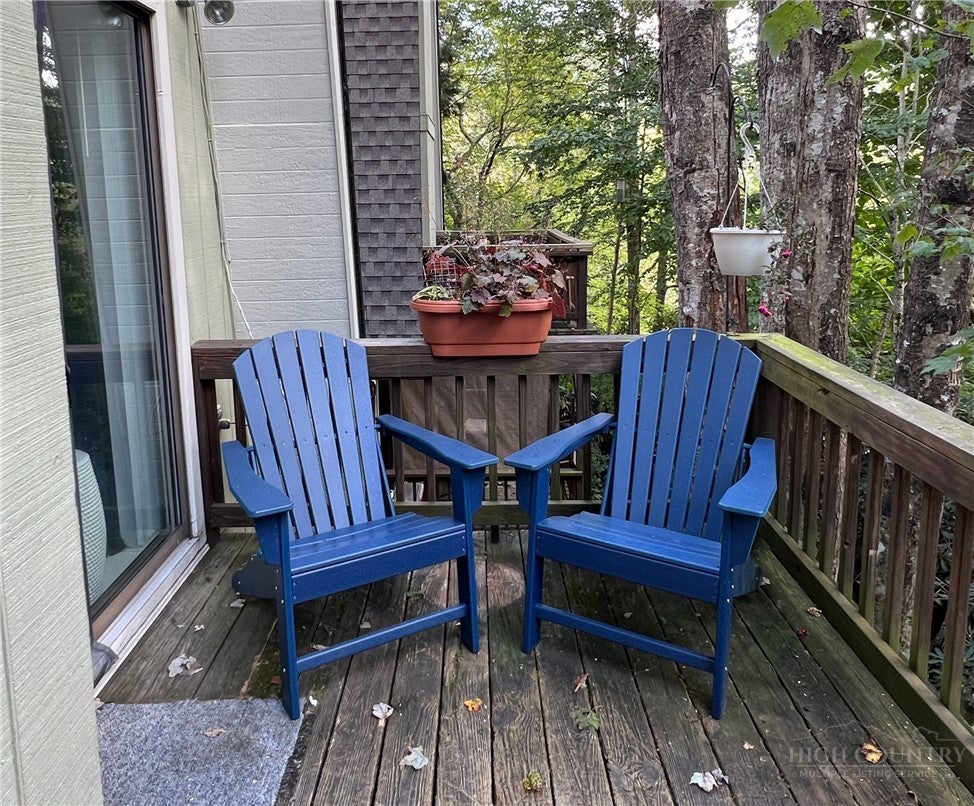 100 Hemlock Hill B