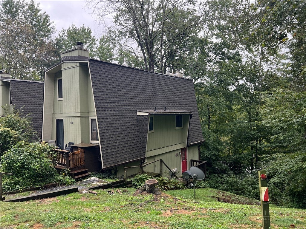 100 Hemlock Hill B