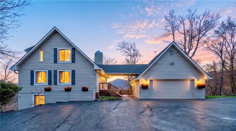 Photo of 569 Shelter Rock Circle, Sugar Mountain, NC 28604 (MLS # 261311)